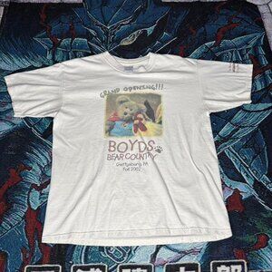White vintage 2002 Boyds Bear Country T Shirt Size Large Gildan Tag